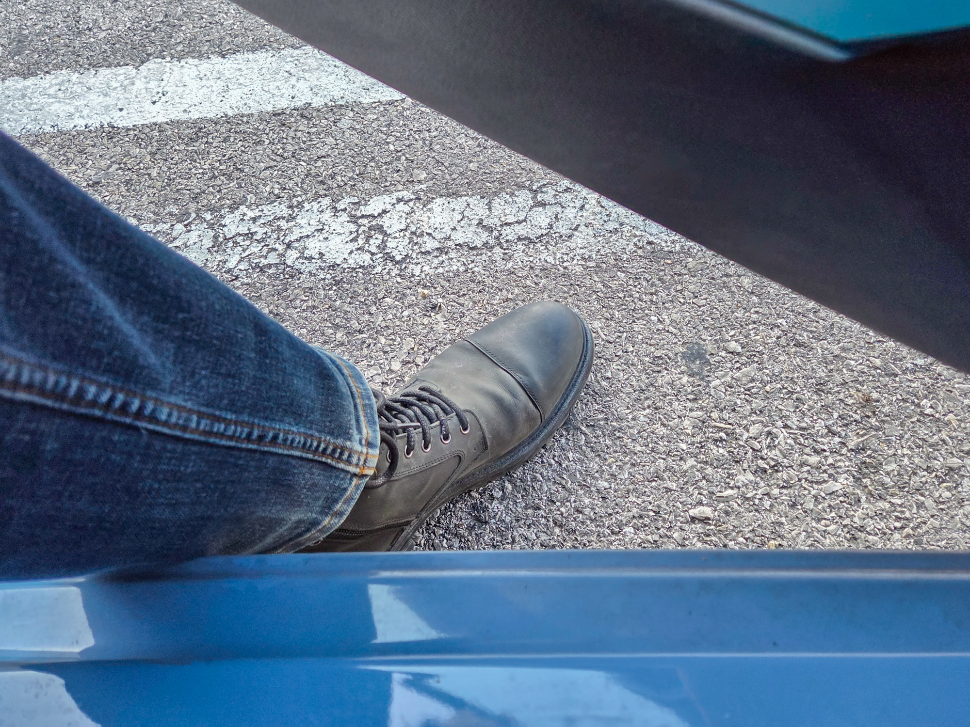 Удар статичним струмом при виході з авто